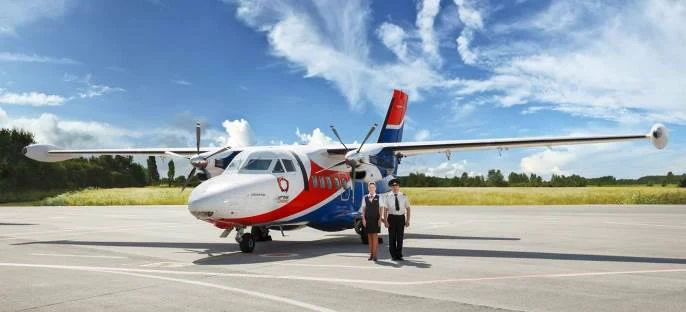 L410 aircraft photograph in the supplied OK-IPL technical reference